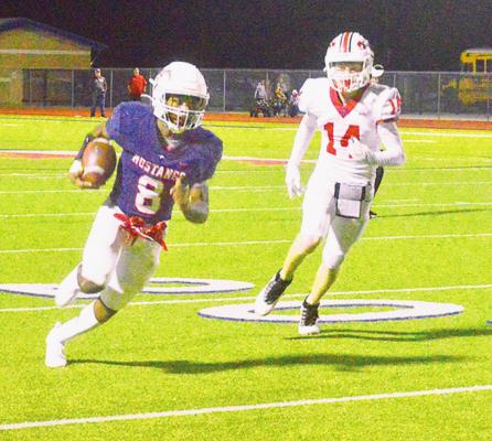 Madisonville sophomore Jeramiah Burns started both ways and led the Mustangs in rushing yards in 2021. CAMPBELL ATKINS