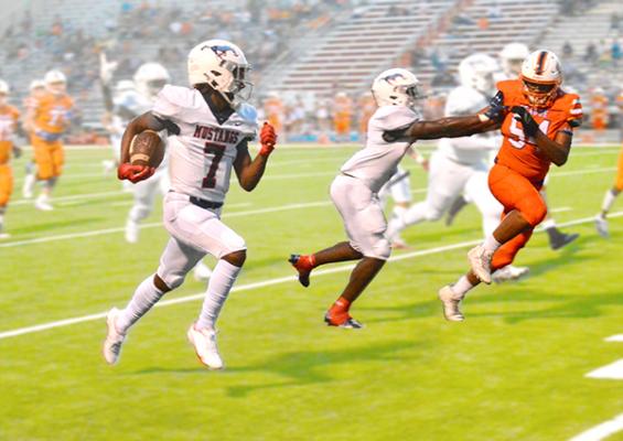 Madisonville’s Lorenzo Johnson returns an interception back for a touchdown in the first quarter of Friday’s 35-0 road win over Teague. PHOTO BY CAMPBELL ATKIN