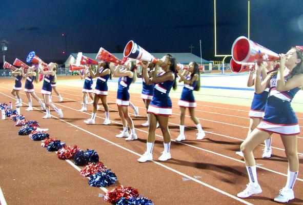 Madisonville cheerleaders