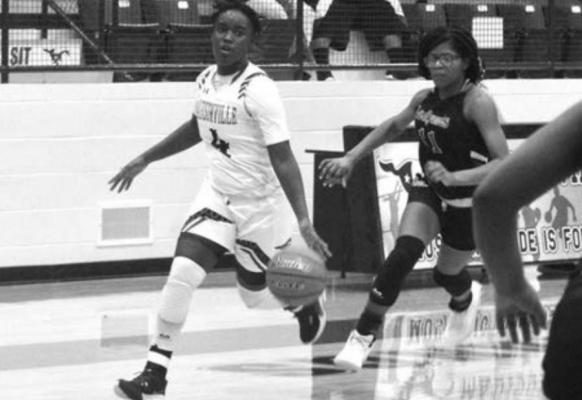 Madisonville’s Ke’Myreul Wheaton forges ahead to the basket during a Lady Mustangs home game at MHS. CAMPBELL ATKINS