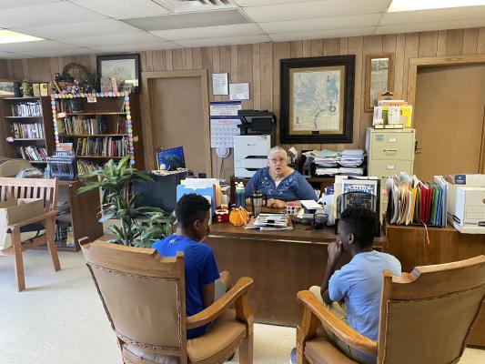 MIDWAY 4-H DELIVERS HOLIDAY FOOD BOXES