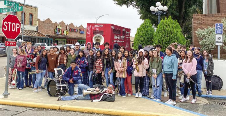 MUSTANG BAND’S HOLIDAY MARKET SPREADS CHEER