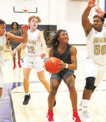 MATTHEW YBARRA, NAVASOTA EXAMINER Madisonville’s Anqwan Morning readies to go up strong during the team’s 41-31 victory over Giddings at the Mike Dacus Classic in Navasota Thursday.