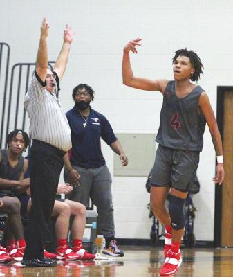Sophomore Casey Holiday hit a pair of late three-pointers Friday to lead Madisonville past Sealy by a score of 41-32. Holiday led the team in scoring with 19 points in the win and added 26 more in the team’s 61-53 victory over Centerville Saturday. Cole McNanna (Sealy News)