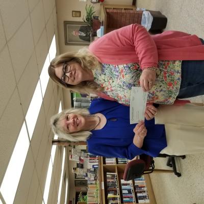 PROSPERITY BANK DONATES TO LIBRARY