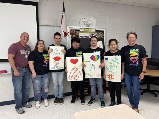 MHS STUDENTS PROMOTE AUTISM AWARENESS