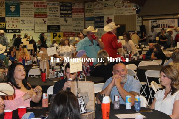 SIDEWALK CATTLEMEN’S DINNER DRAWS CROWD