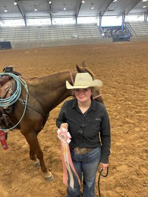 4-H RIDERS COMPETE AT HORSE SHOW