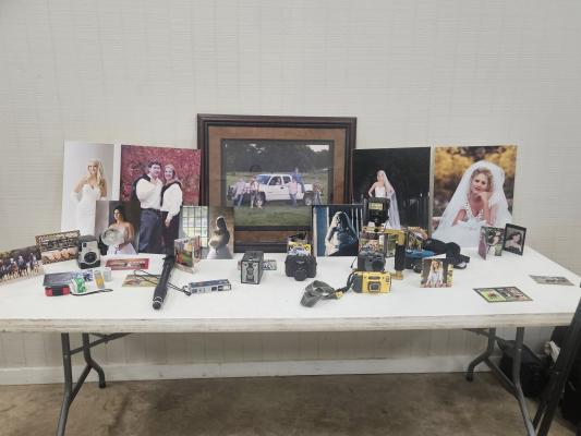 LOCAL PHOTOGRAPHER TEACHES 4-H MEMBERS