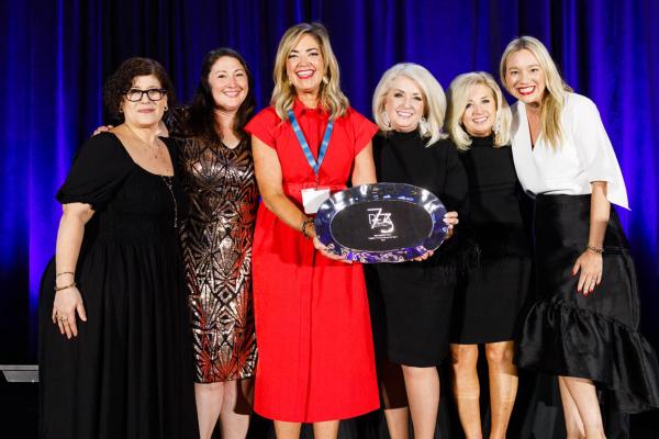 Madisonville Christmas Company receives award 