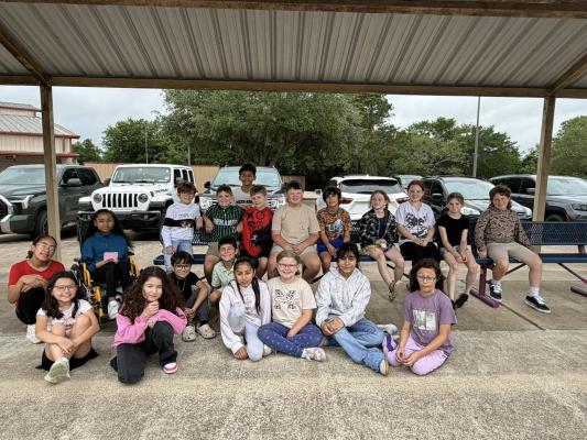 MIS STUDENT COUNCIL CLEANS WINDOWS FOR TEACHERS