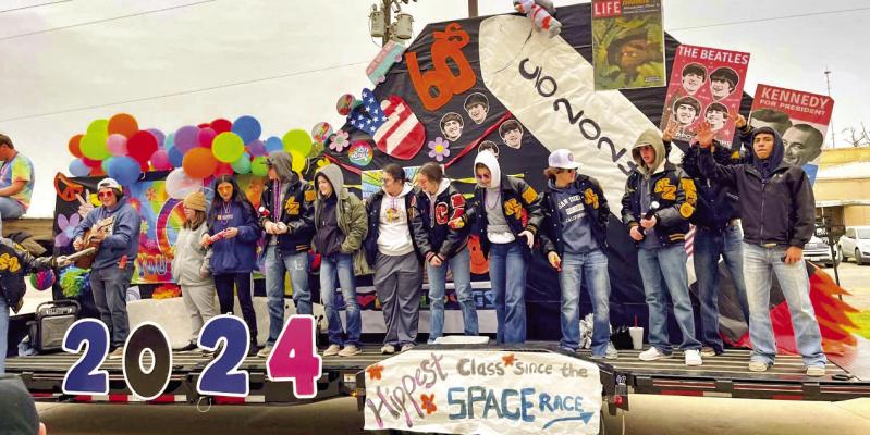 The 2024 Junior Class parade float