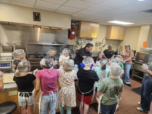 4-H KIDS COOK UP DINNER AT FARM TO FORK