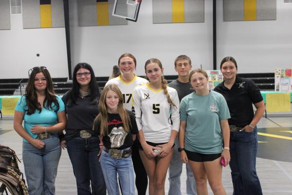 4-H OPENS DOORS WIDE