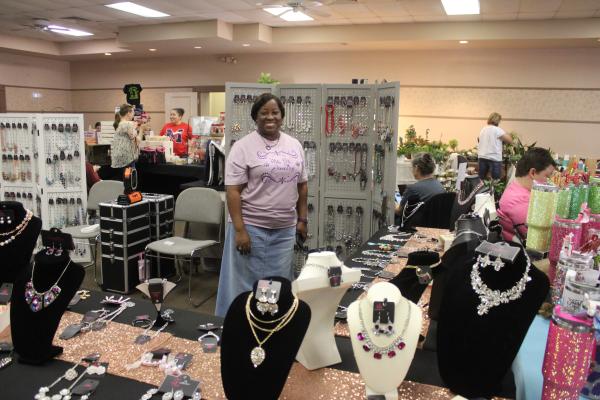 HOLIDAY MARKET BENEFITS MUSTANG BAND