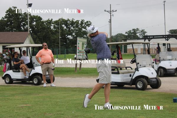 GOLFERS RAISE FUNDS FOR MVFD