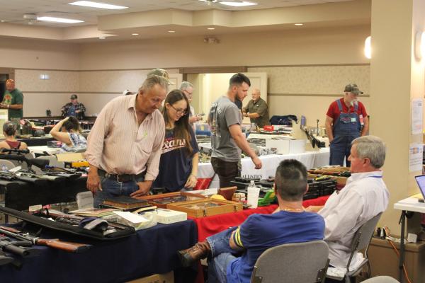Gun show packs Kimbro Center