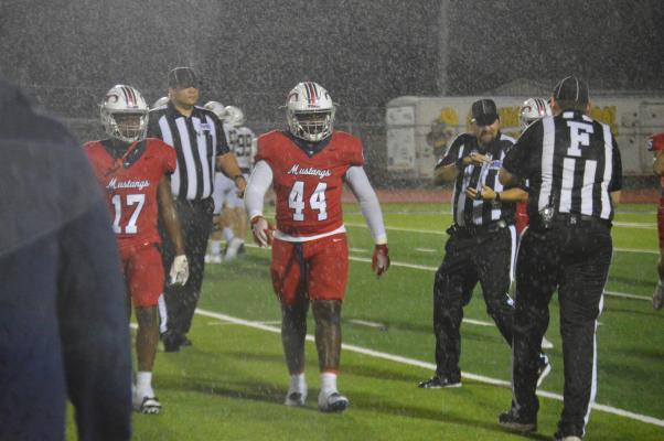 Mustang Seniors Shine in District Finale