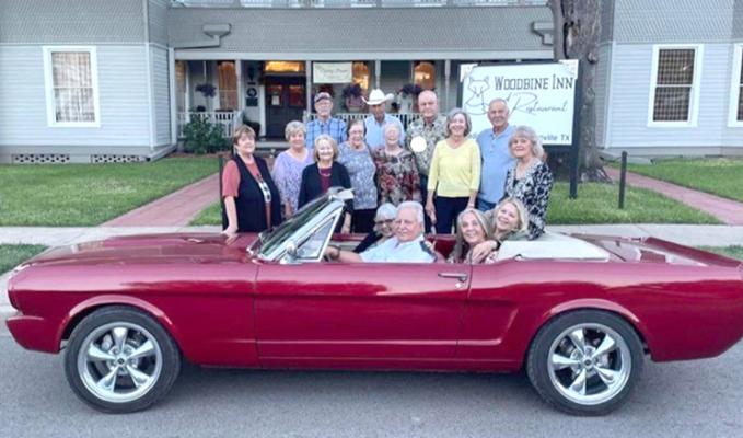 Madisonville High School Class of 1966 gathered Saturday, October 15 th in front of the Woodbine Inn and Restaurant in Madisonville, Texas.
