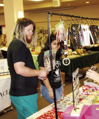 MUSTANG BAND HOSTS HOLIDAY MARKET