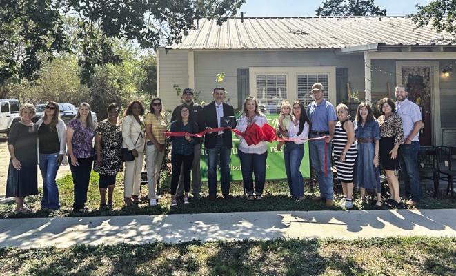 CHAMBER WELCOMES 814 MAIN
