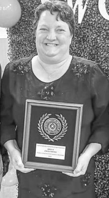 Lynita Foster with her outstanding coversation teacher award.