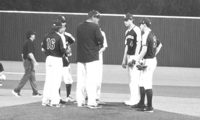 North Zulch head baseball coach Jim O’Neal meets with his players in the rain during the team’s Regional Semifinal loss to Kennard at MHS Friday. PHOTO BY CAMPBELL ATKINS