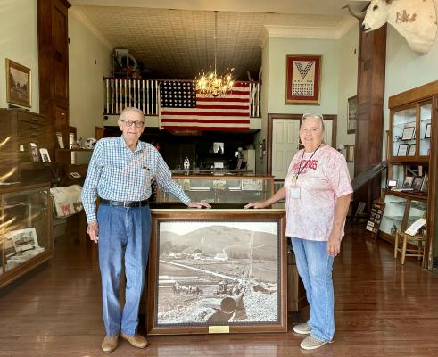 Pipeliner Donates Rare 1930s Photo