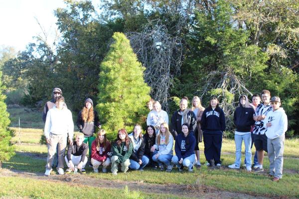 NORTH ZULCH SENIORS HANDPICK HOLIDAY SPIRIT