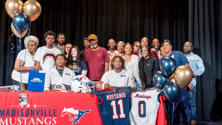 Five Mustangs Sign Letters of Intent