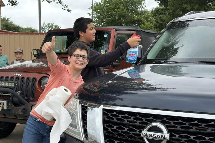 MIS STUDENT COUNCIL CLEANS WINDOWS FOR TEACHERS
