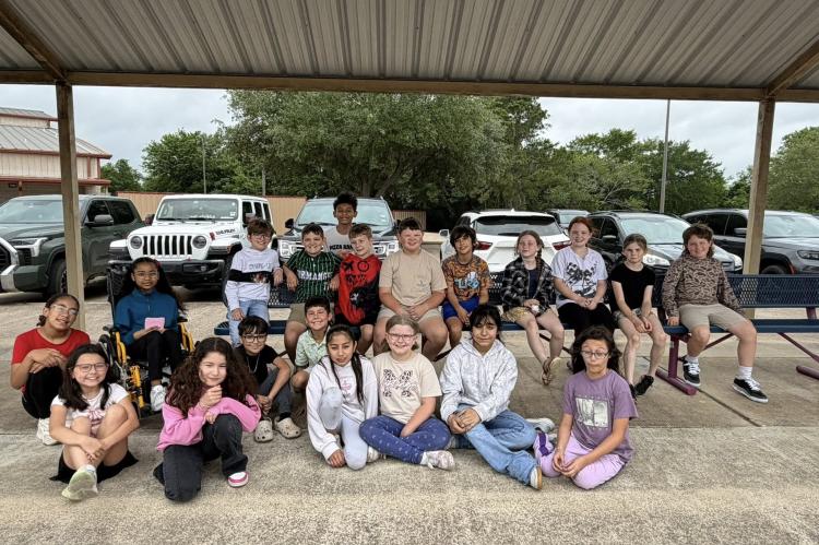 MIS STUDENT COUNCIL CLEANS WINDOWS FOR TEACHERS